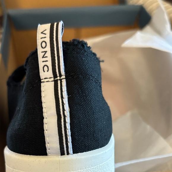 NIB Vionic Beach Malibu Canvas Slip Ons Women's Size 6.5 M Black White Shoes - Picture 6 of 7